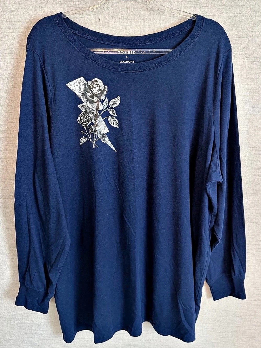 TORRID Classic Fit Floral Graphic Long Sleeve Shirt- Size 4(X)